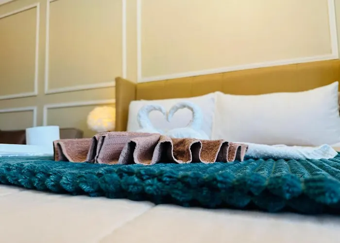Apartment Cozy Near Venice Mall Netflix Wifi Manila